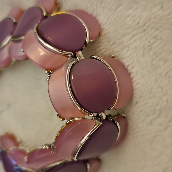 Vintage 1940s Pink and Purple Thermoset Moonglow Lucite Bracelet - Picture 3 of 8